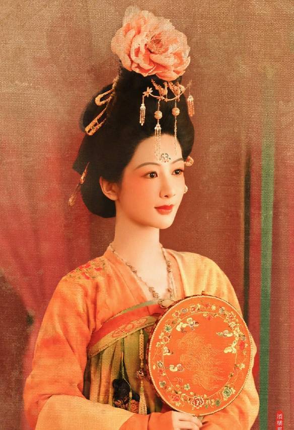 杨紫为国色芳华献唱，和萧敬腾林志炫谭维维比拼？她走的是独特风味路线插图