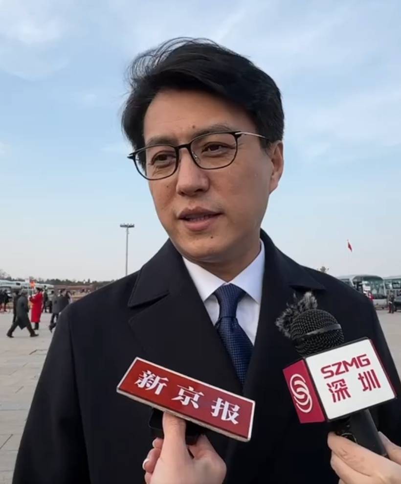 靳东聊《哪吒2》：票房破纪录，给中国电影打了一剂强心针插图