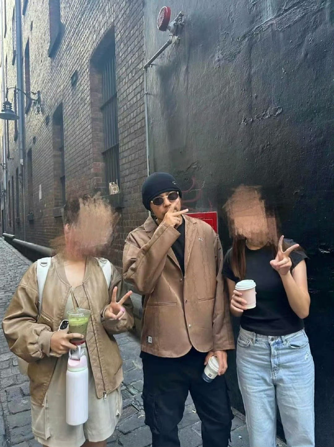 周杰伦在墨尔本露面，看起来心情不错，传闻似乎没影响到他插图